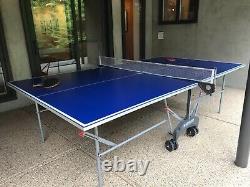 $1,250 KETTLER Tournament Table Tennis Table Weatherproof with rackets and balls