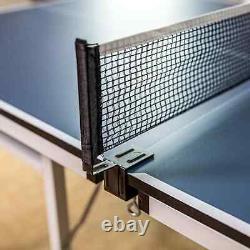 Nouvelle table de ping-pong compacte Stiga T8460 Space Saver séparée en deux tables bleues.