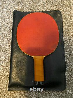 Raquette de ping-pong Vintage Butterfly Tamasu avec revêtement Soft D13 et étui en cuir