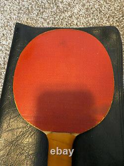 Raquette de ping-pong Vintage Butterfly Tamasu avec revêtement Soft D13 et étui en cuir