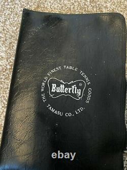 Raquette de ping-pong Vintage Butterfly Tamasu avec revêtement Soft D13 et étui en cuir