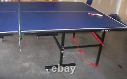 Table De Tennis De Ping-pong À L'intérieur Décente Avec Émission Mineure Pa/nyc/nj Ca Sea Local
