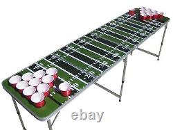 Table de Beer Pong sur un terrain de football avec trous de gobelets pré-percés.