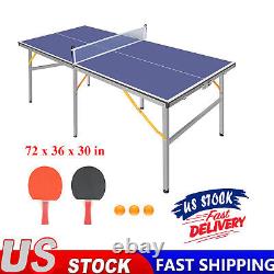 Table de tennis de table de taille moyenne avec cadre en aluminium robuste et pieds de table pour une utilisation intérieure et extérieure.